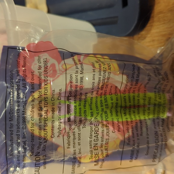 McDonald's happy meal collection Barbie and Hot wheels combo. Contains 4 of each - Picture 2 of 6